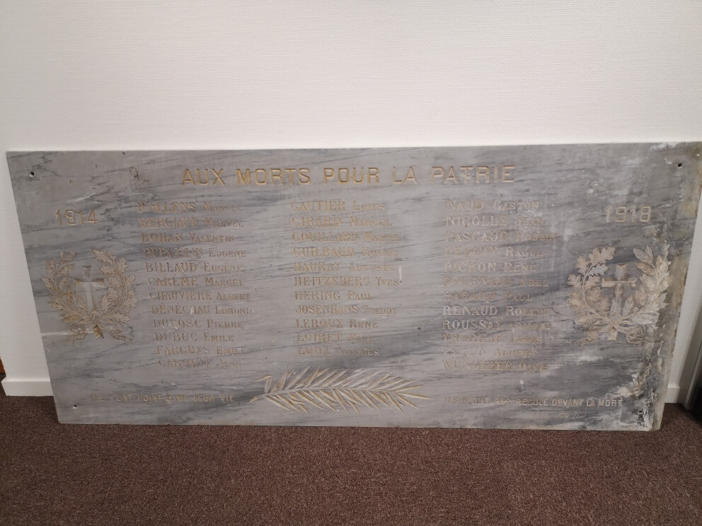 PLAQUE Photo